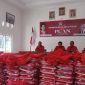 PDIP Lombok Tengah mulai mendistribusikan paket bantuan beras premium dari Ketua DPR RI Puan Maharani kepada masyarakat, Kamis (30/12/2021). Foto: Dok. PDIP Loteng