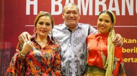 Presiden LFC, H. Bambang Kristono, SE (HBK) beserta istri tercinta dan Jubir LFC Rannnya . Foto: Istimewa