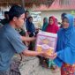 Villa Tampah Hills membagikan bantuan berupa sembako kepada ratusan warga . Foto : Dok. Pribadi 
 