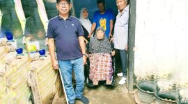 Rachmat Hidayat Berbagi Kebahagiaan dengan Warga Bermi Pancor . (Foto: Istimewa) 