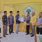 Syamsul Luhtfi didampingi oleh sejumlah pendukungnya mendaftarkan diri sebagai bakal calon bupati Lombok Timur di Kantor Golkar. 