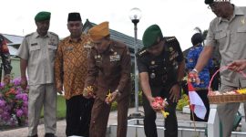 Sambut Hari Jadi Kodam IX/Udayana ke 67, Kasrem 162/WB Pimpin Ziarah Ke TMP Majeluk. (Foto : Ach. Sahib).
