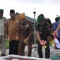 Sambut Hari Jadi Kodam IX/Udayana ke 67, Kasrem 162/WB Pimpin Ziarah Ke TMP Majeluk. (Foto : Ach. Sahib).