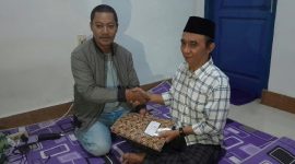 Pertemuan bakal calon bupati Lombok Timur 2024, HM Syamsul Luhtfi bersam ketua Pernusa Lotim, Senin malam, 13 Mei 2024 di kediaman Bacabup, HM Syamsul Luthfi, di Gelang, Lombok Timur. (Foto : Harian Lombok).