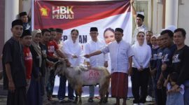 Masyarakat Lombok Terima Hewan Kurban dari Yayasan HBK Peduli. (Foto : Yayasan HBK Peduli).