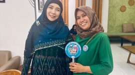 Sitti Rohmi Djalillah bersama Yuli S Komalasari. (Foto: Harianlombok.com).