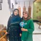 Sitti Rohmi Djalillah bersama Yuli S Komalasari. (Foto: Harianlombok.com).