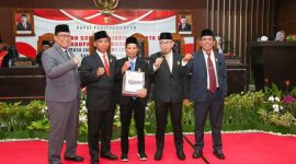 Muhammad Yusri dan Ubaidillah Sebagai Pimpinan Sementara DPRD Lombok Timur. (Foto: Harian Lombok/Royan).