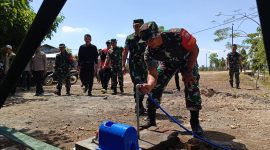 Dandim 1615/Lotim, Letkol Inf Bayu Sigit Dwi Untoro Pengecekan Sumur Bor. (Foto: Harian Lombok/Istimewa).