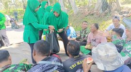 Kunjungi Lokasi TMMD ke-121, Ketua Persit Kodim 1615 Lotim Berikan Semangat Kepada Semua Pihak. (Foto: Harian Lombok/Istimewa.