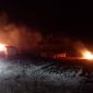 Maraknya Tambang Ilegal Menggunakan Alat Berat, Ratusan Warga Lombok Barat Bakar Camp WNA China. (Foto: www.harianlombok.com/ Ach. Sahib).