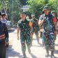 Tim Pengawas dan Evaluasi (WASEV) TMMD ke 121 Letkol inf. Sutikno bersama Dandim 1615 Lombok Timur Letkol.Inf. Bayu Sigit Dwi Untoro. (Foto: Harian Lombok ).