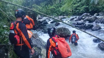 SAR Mataram Lakukan Pencarian Korban Hanyut Di Jalur Air Terjun Tibu Ijo