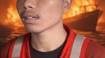 Asap Mengepul Dari Sebuah Mobil Box, Di Tengarai Pemicu Kebakaran KMP Putri Yasmin 