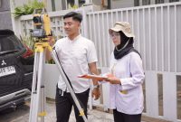 Proses pengukuran tanah oleh petugas BPN