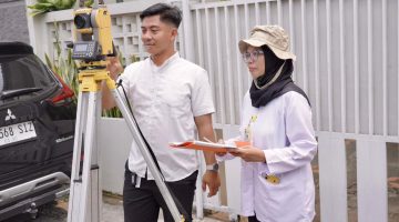Proses pengukuran tanah oleh petugas BPN