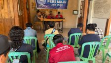 Ketua, Pembina dan Anggota FWMO Lotim Berdiskusi di Pondok Jurnal
